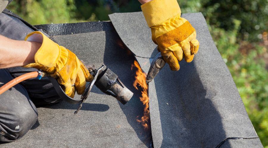 Professional gutter cleaning in Jefferson City, MO